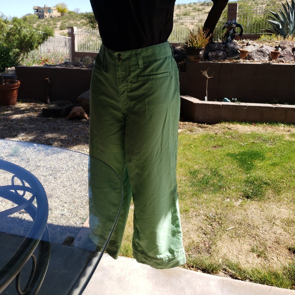Summer Time!  Horny Toad light green casual capris!